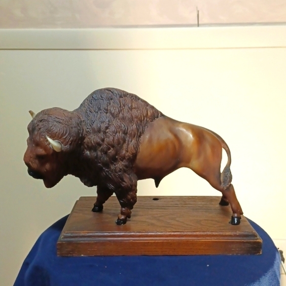 BUFFALO BISON STATUE 12 IN. LONG 8 IN. AT SHOULDER
